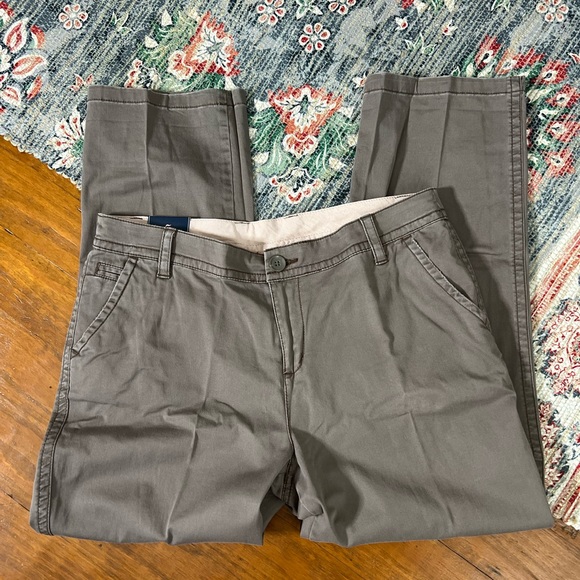 St. John's Bay Pants - St. John’s Bay comfort waist taupe shadow capris NWT